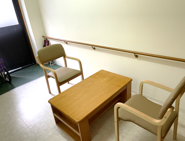 休憩できる椅子とテーブル