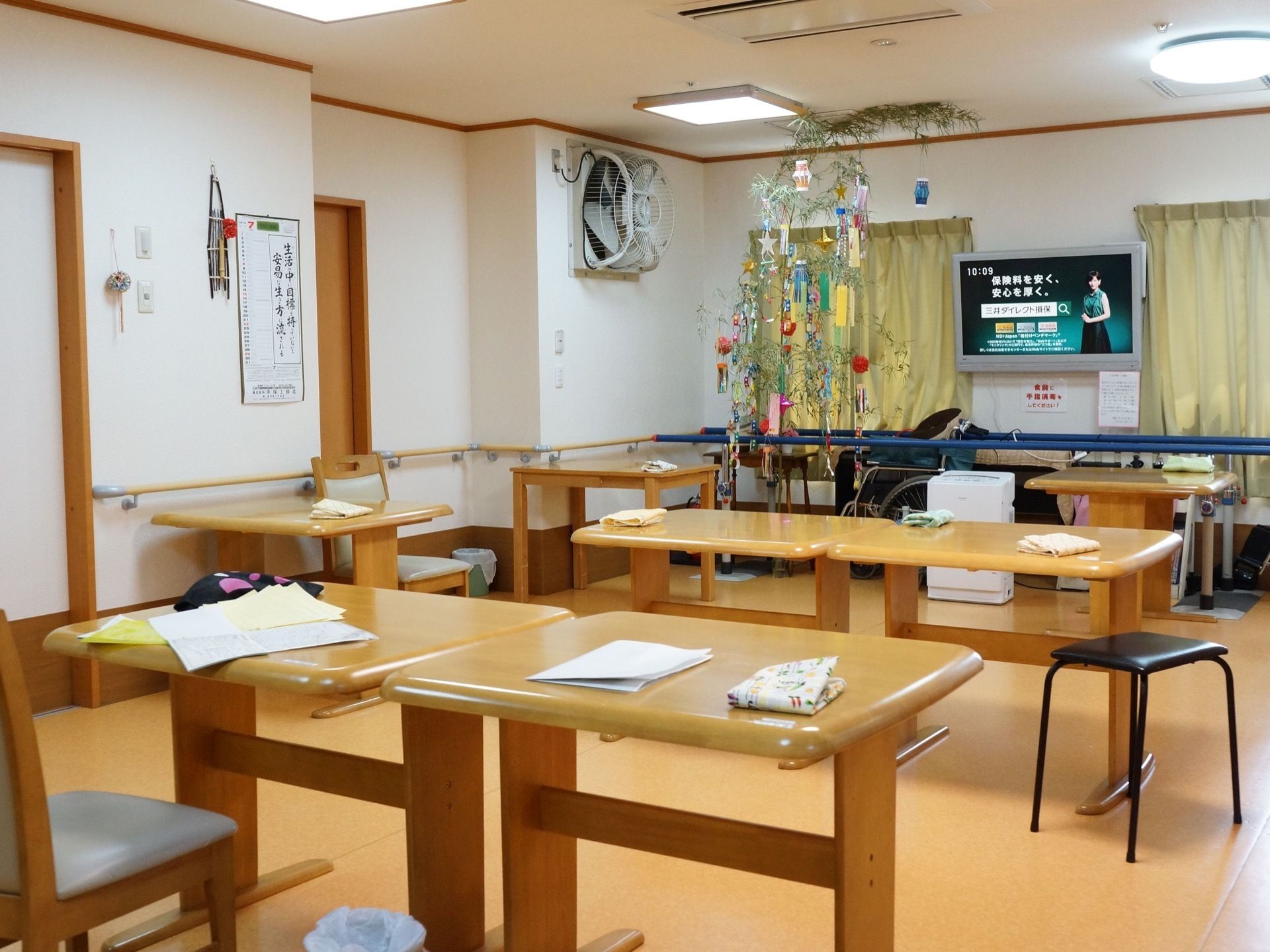 共有スペースに七夕の笹を飾り、季節を感じながら生活できるようにしている。一日一日を楽しめるように力を入れている。