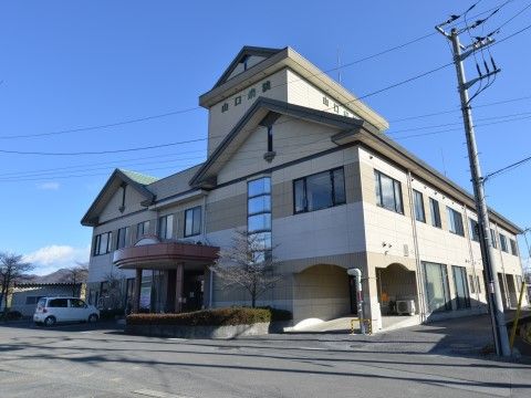 「やまぐちハウス彩-iRodori-」のトイレ。玄関の出入り口付近には、屋根を設けている。