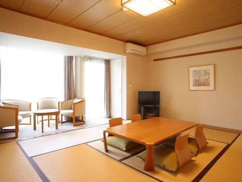 施設内には畳敷きの個室があり、全体的に和を感じさせる作りになっているので、高齢者が多い入居者用となっている。