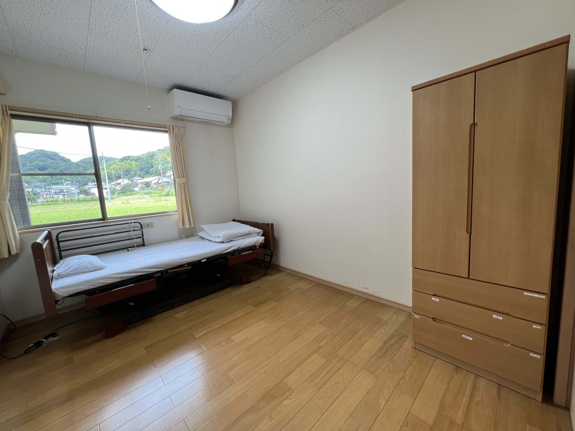 介護ベッドがついた居室