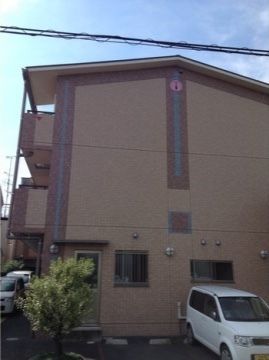 「グローリー」の外観。周囲の住宅と外観は変わりない。