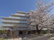 春の花が咲く快適なエントランス
