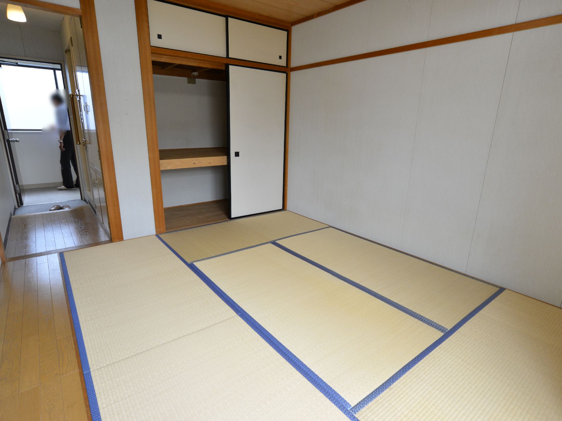 居住者が落ち着いて過ごせる畳の居室。押入れの収納も余裕があり、部屋も広めの間取りになっている。全室個室。