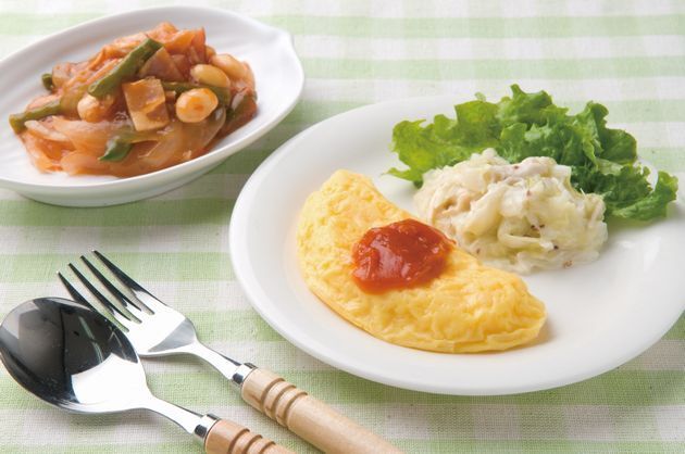 オムレツとサラダとトマト煮のセット