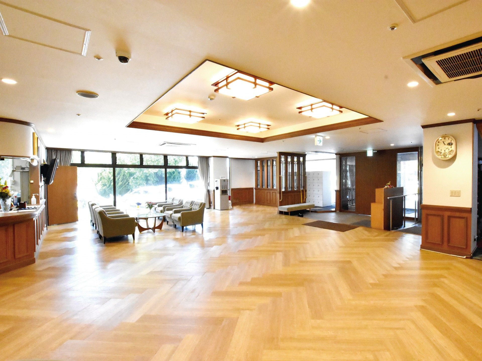 茶色を基調とししたモダンな応接室