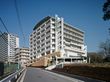 多階層の明るい外観