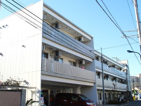 「せらび練馬」外観。閑静な住宅街にある当施設は、シンプルなデザインが基調となっております。