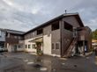 モダンなカラーの外壁で、集合住宅のような見た目である。周辺は住宅街なので閑静な立地が特徴となっている。