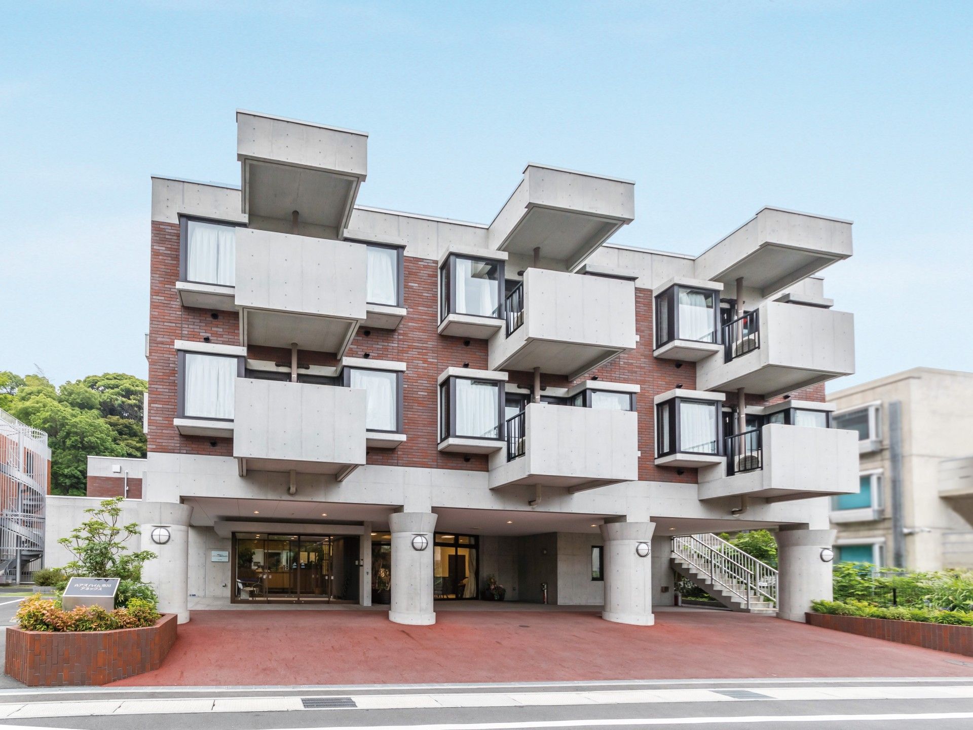 ３階建ての施設