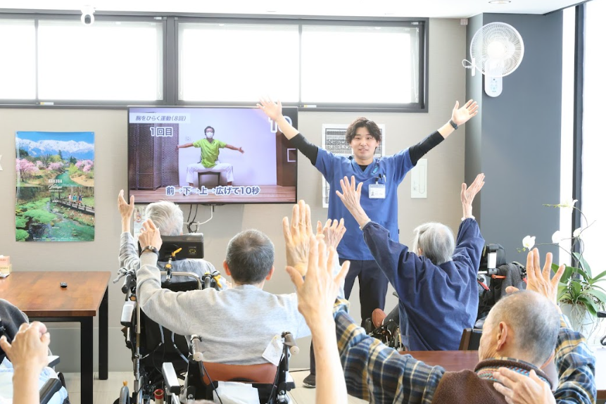 体操を楽しむ皆さんの様子