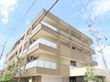 マンションのような見た目の4階建て施設が特徴である。生活は我が家と思えるようなサービスの提供を心がけている。