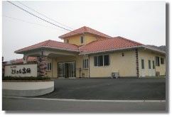 モダンな外観の建物