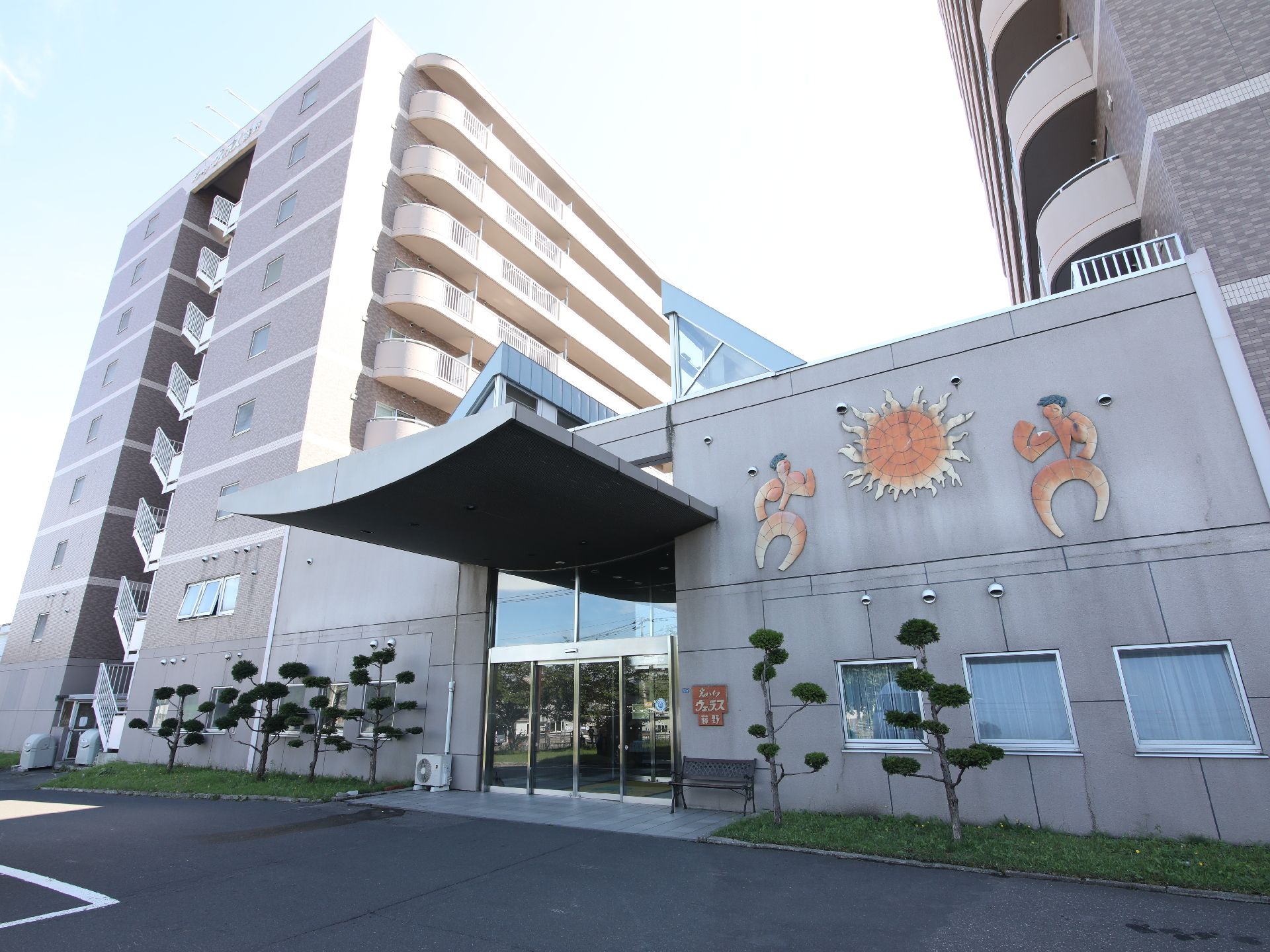 シックな色合いでお洒落であり、親しみを持ちやすい外観
