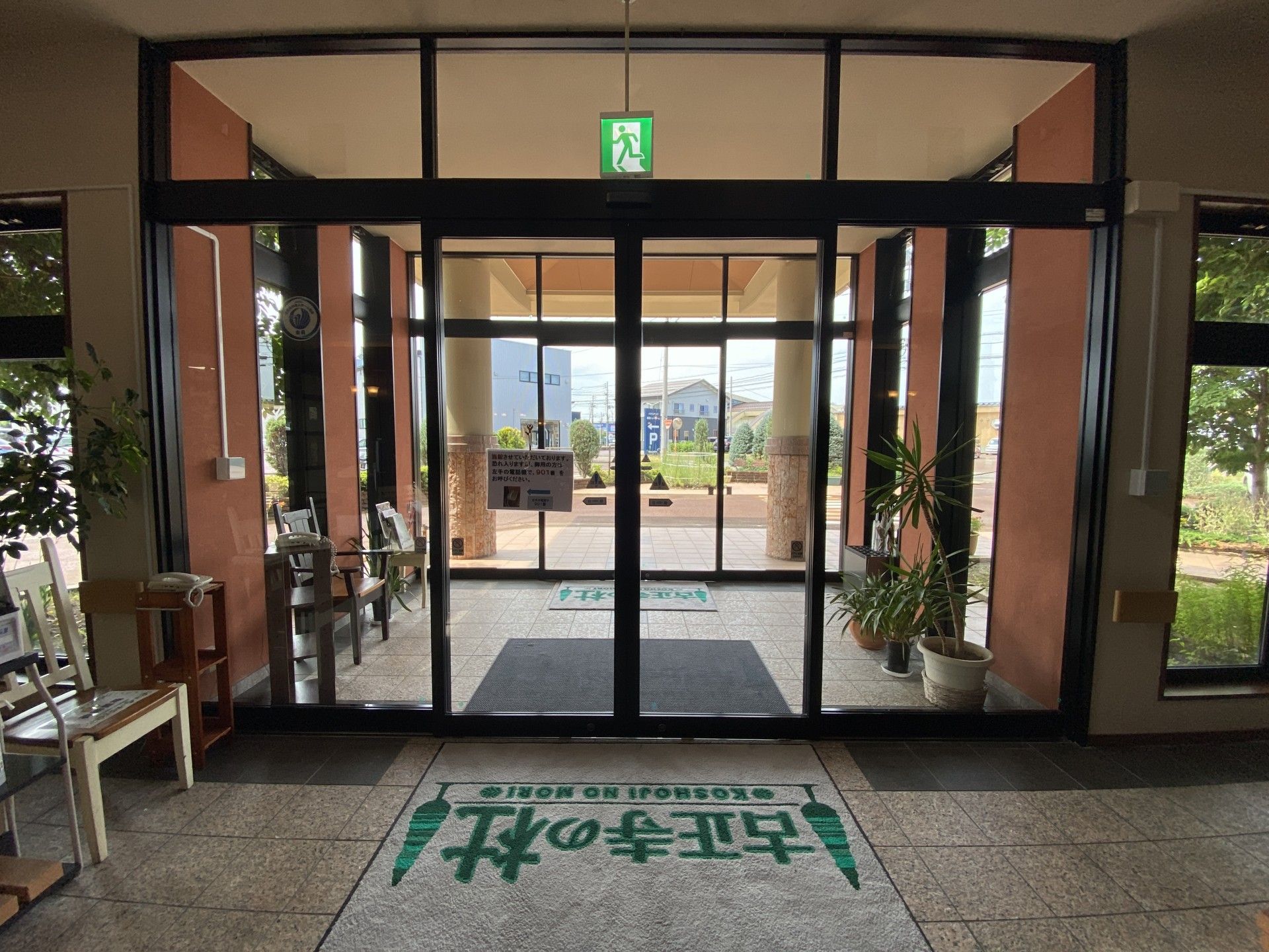 出入りしやすい広々とした玄関