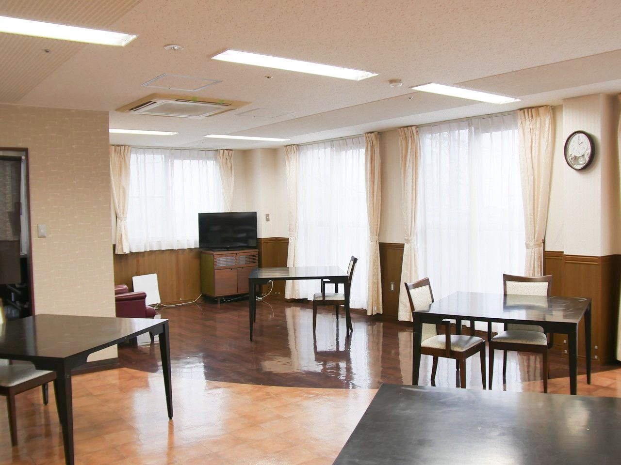 広々とした快適な食堂