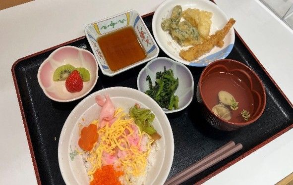 彩り豊かな食事の膳