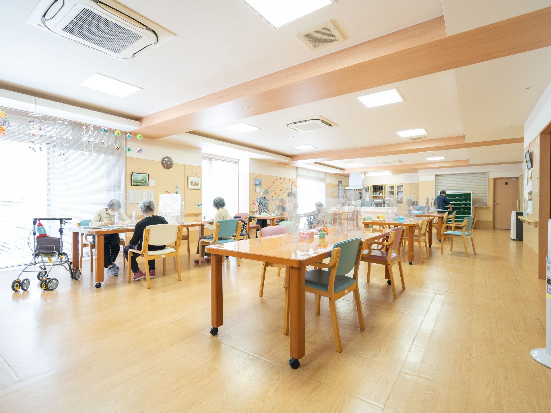 家具配置にはゆとりをもたせた食堂