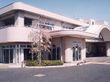 桜の木がある建物外観