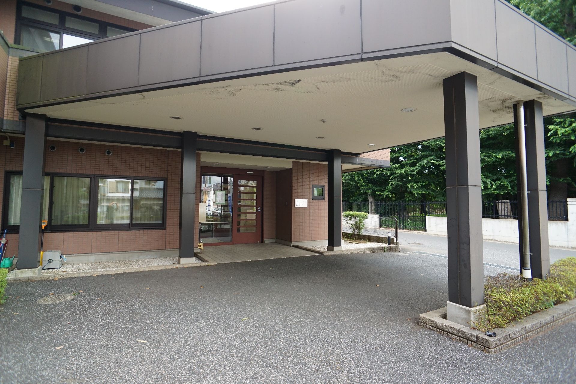 広いスペースを確保した玄関