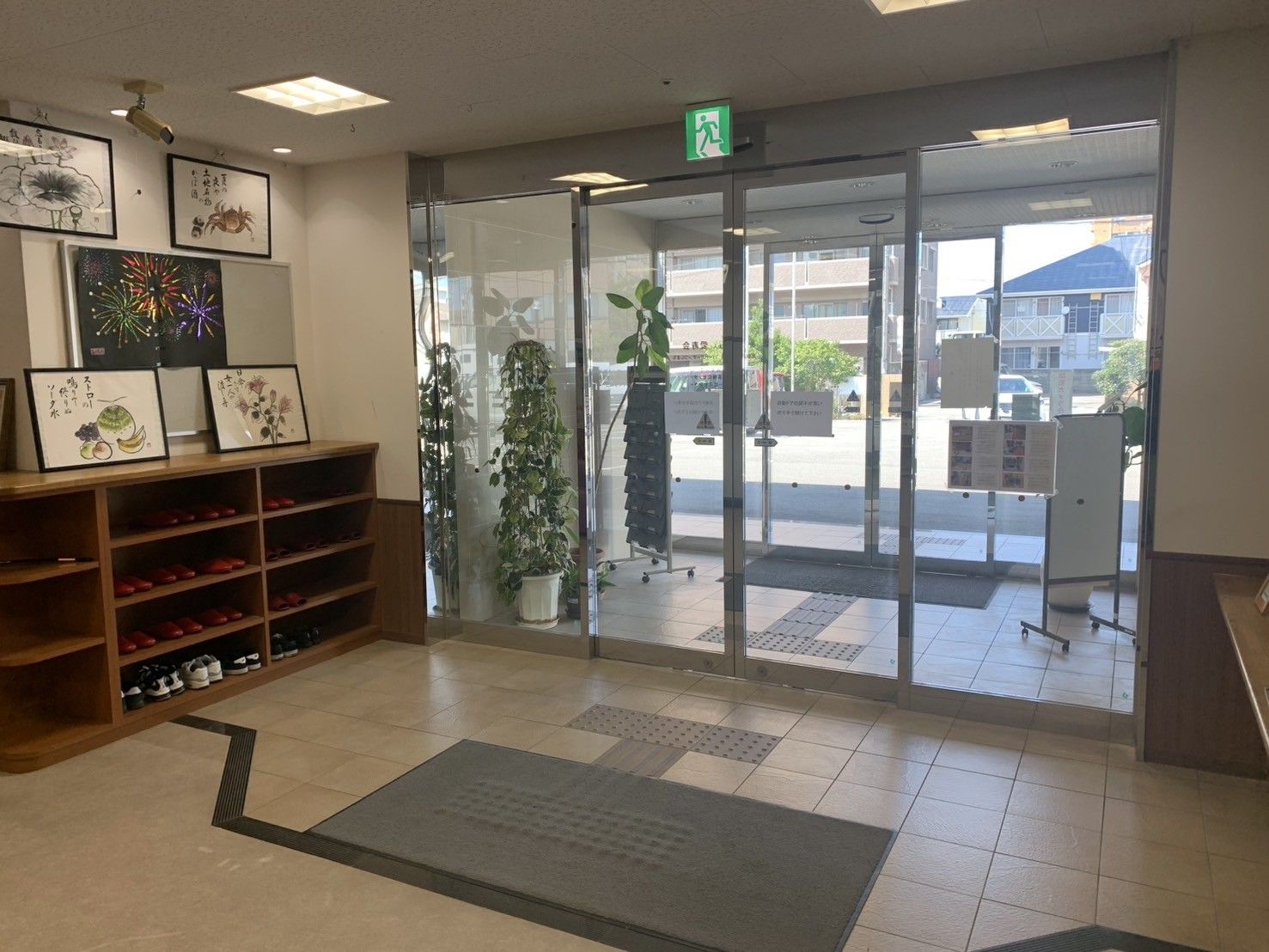 明るい玄関ホール
