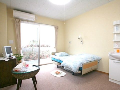 「あずみ苑 グランデ三咲」の居室。