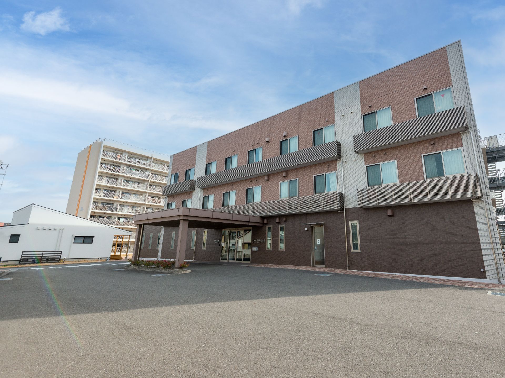 マンションのような外見をしている介護施設の外観
