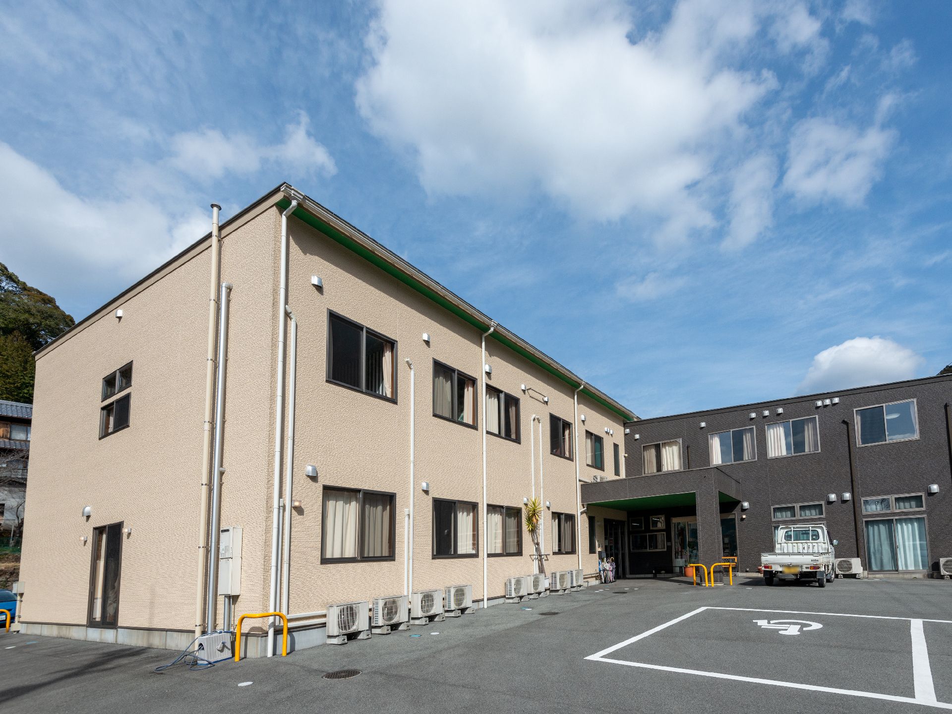 マンションのような外見をしている介護施設の外観