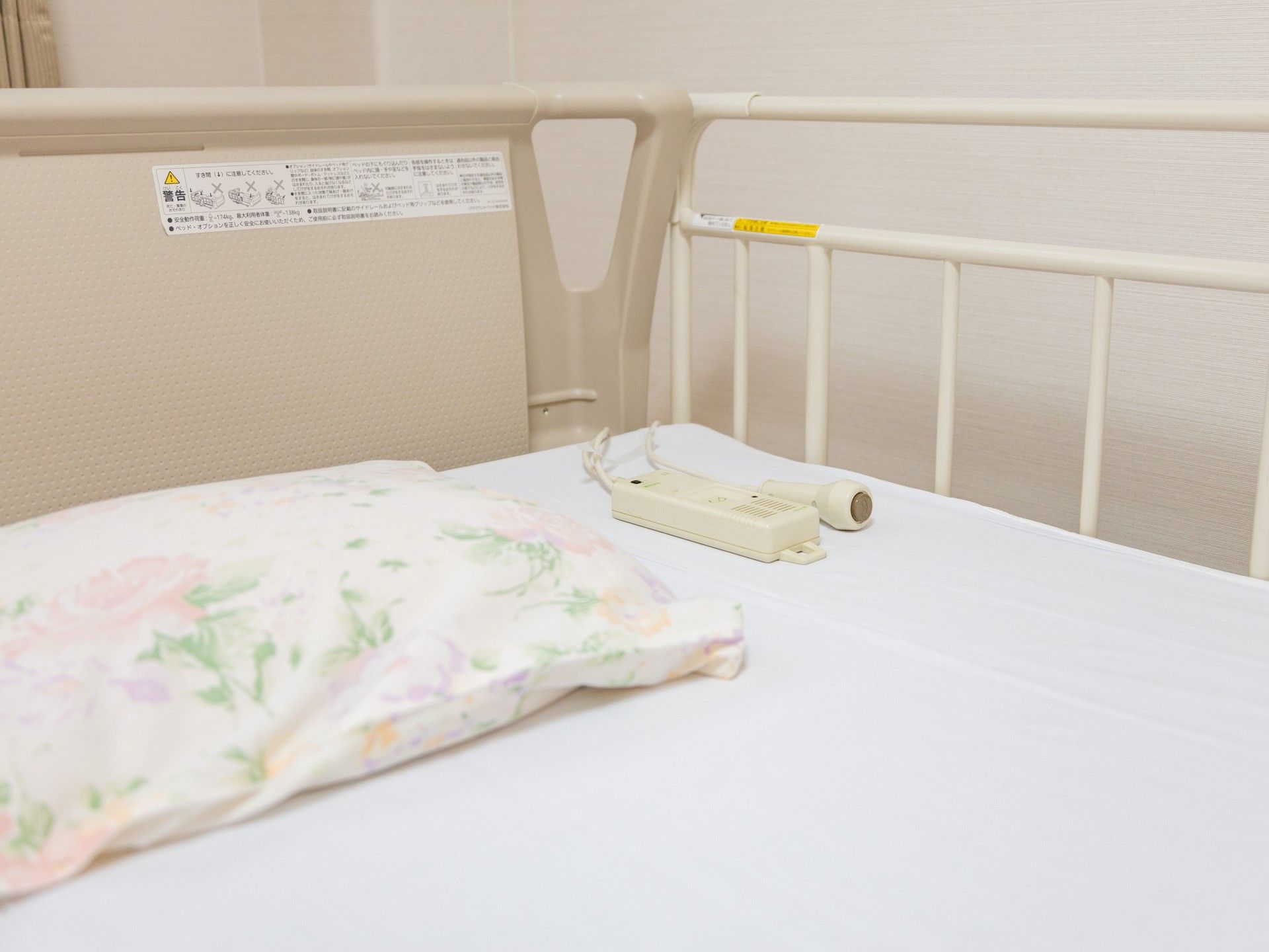 清潔なベッドの一部