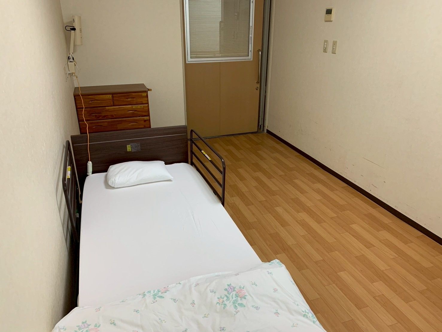 シンプルな個室の一角