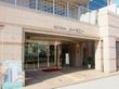 自動ドアが設置された建物の玄関。