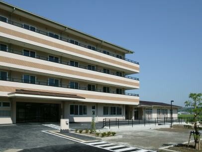 広々とした建物の外観