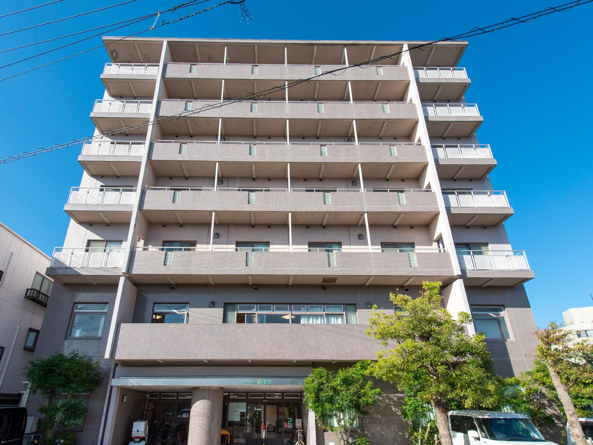 デザイン性の高い形状で、マンションのような外観
