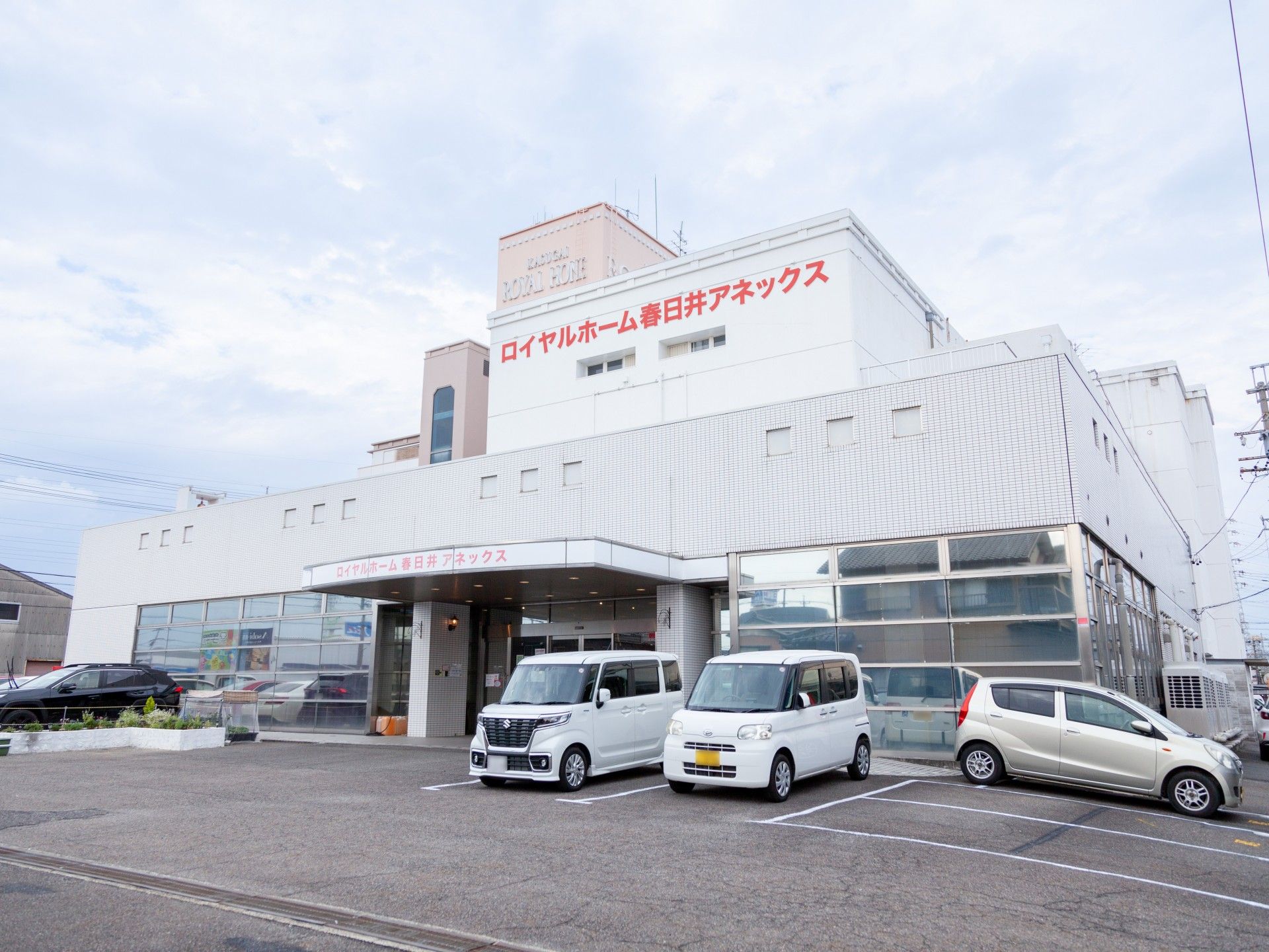 白を基調とした外観