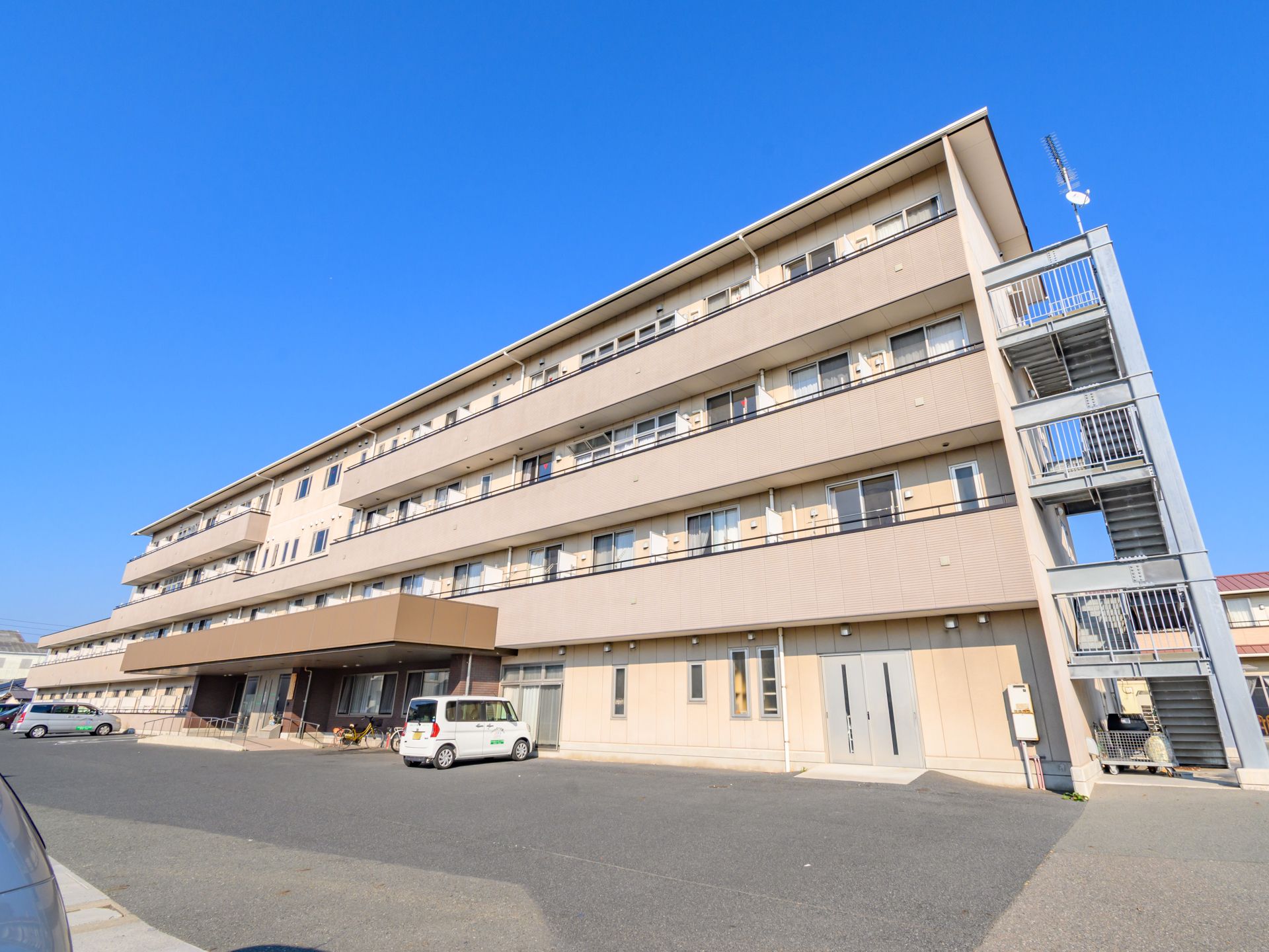 デザイン性の高い形状で、マンションのような雰囲気がある外観