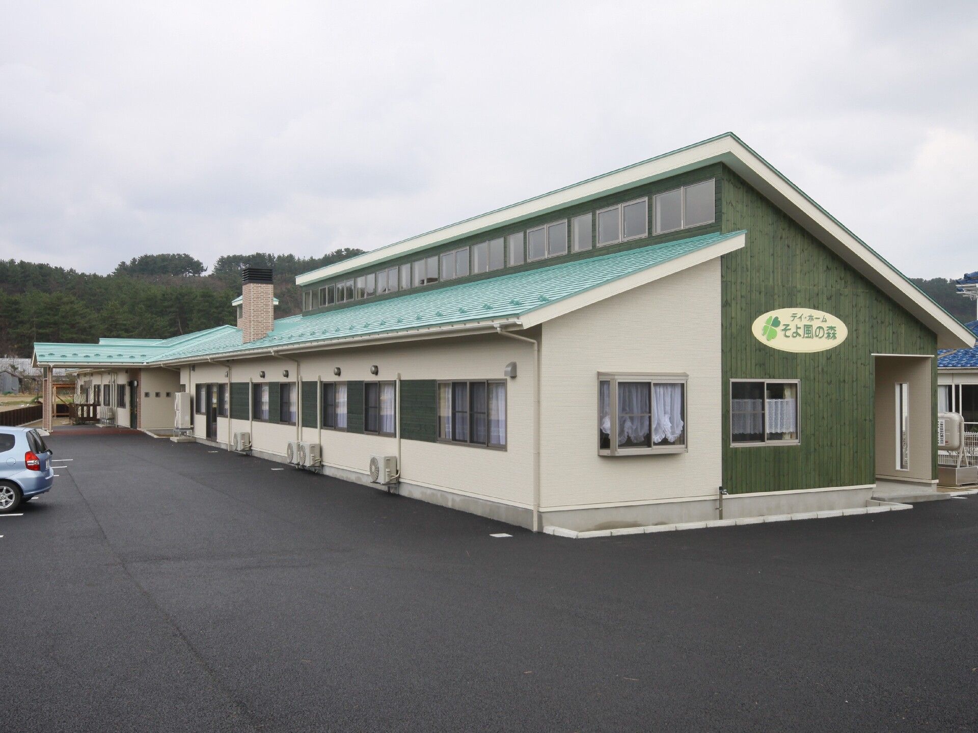 平屋の広い駐車場あり