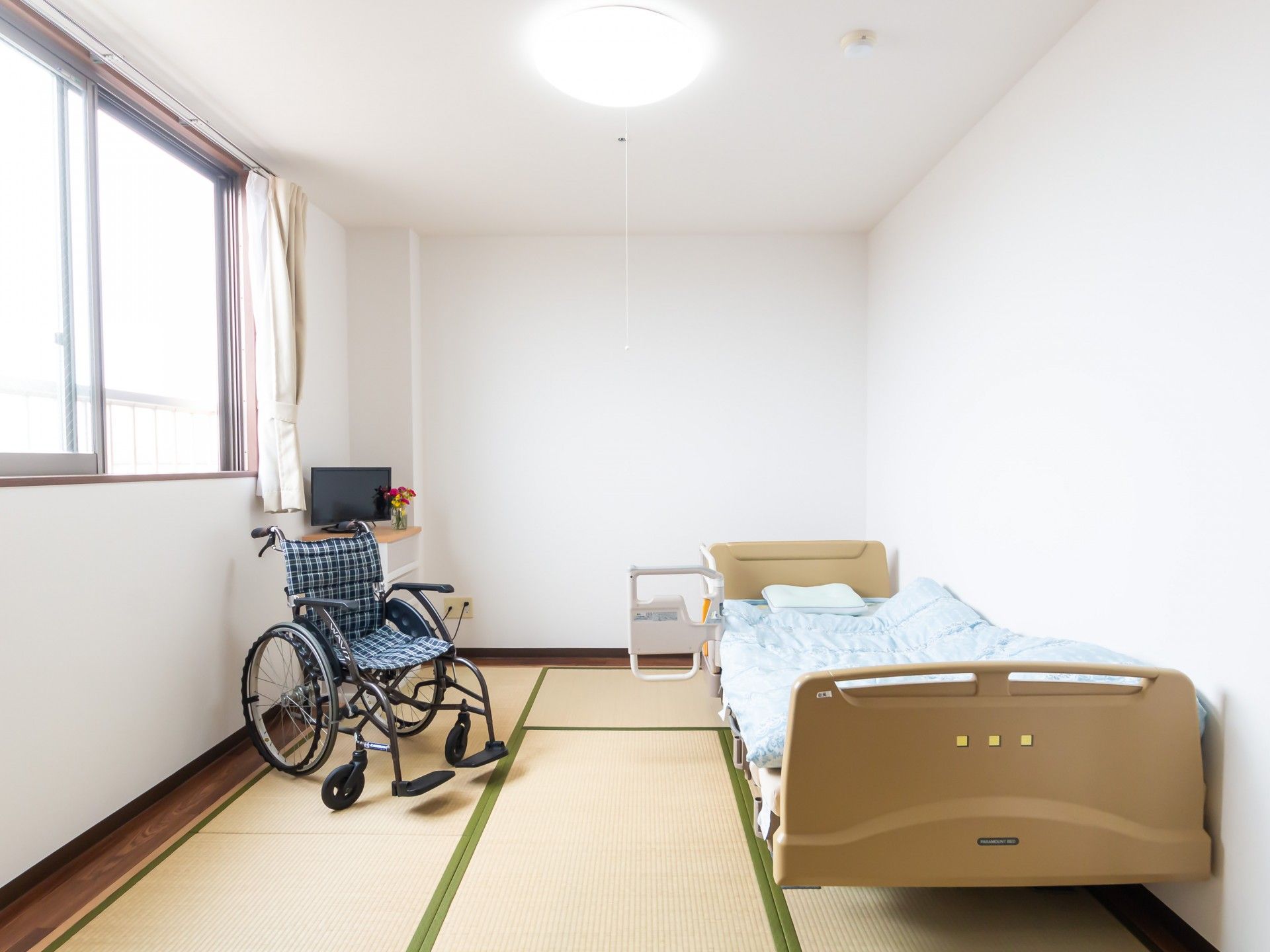 明るい個室の様子