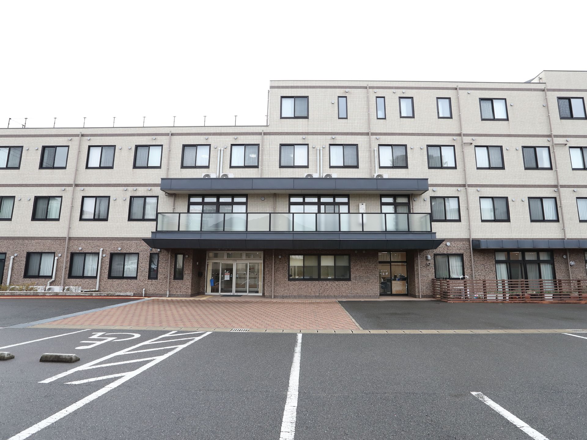 ２階建ての介護施設