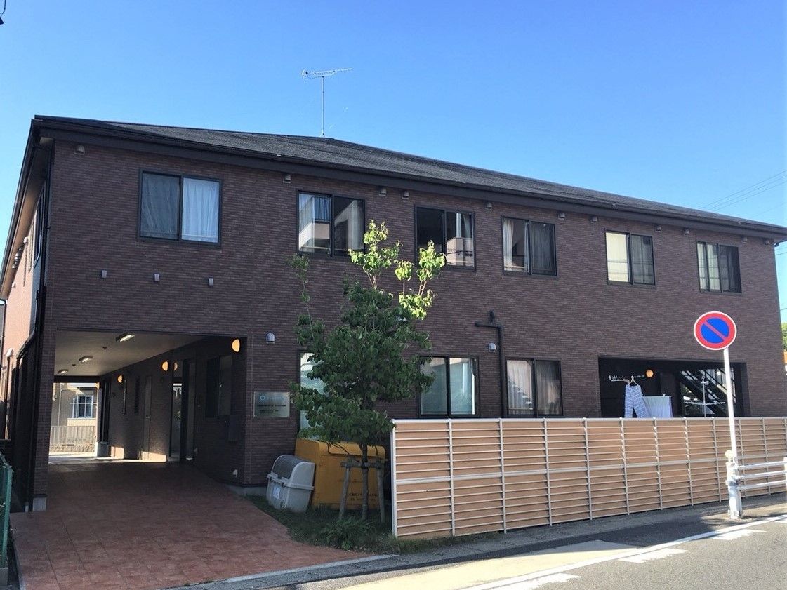広々とした玄関のスロープ