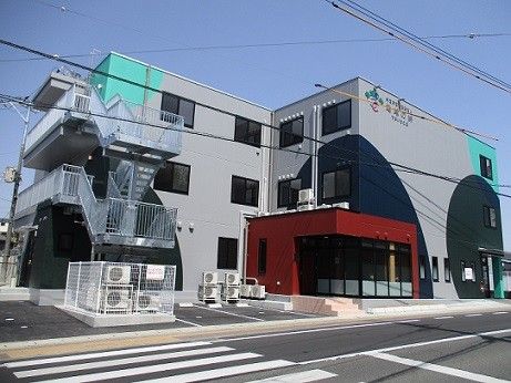 多彩な外観の建物