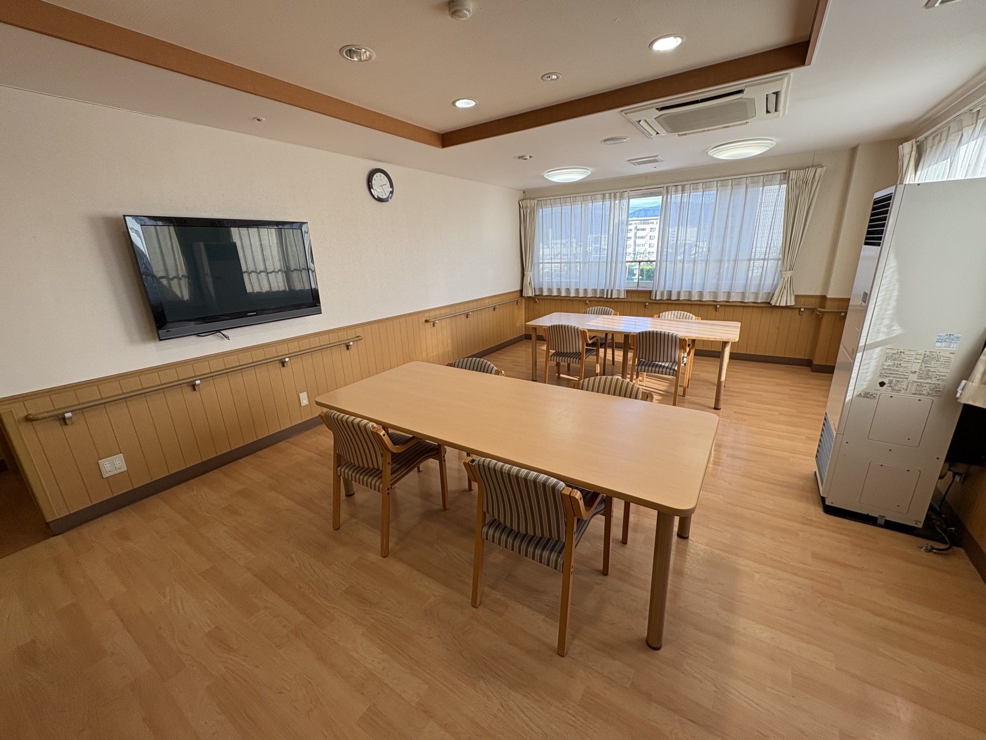 広い窓のある部屋