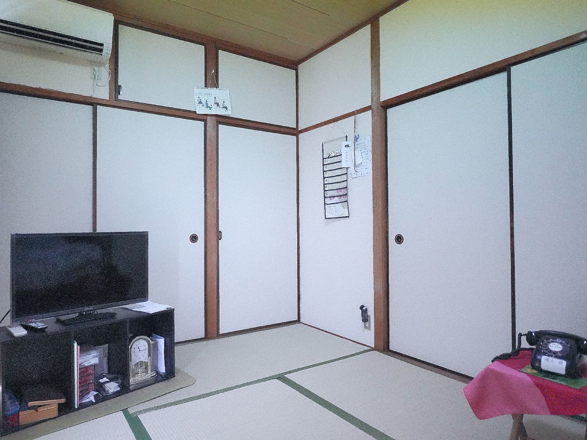 畳が設置された和室風の部屋