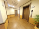 介護施設の廊下と入居者の部屋