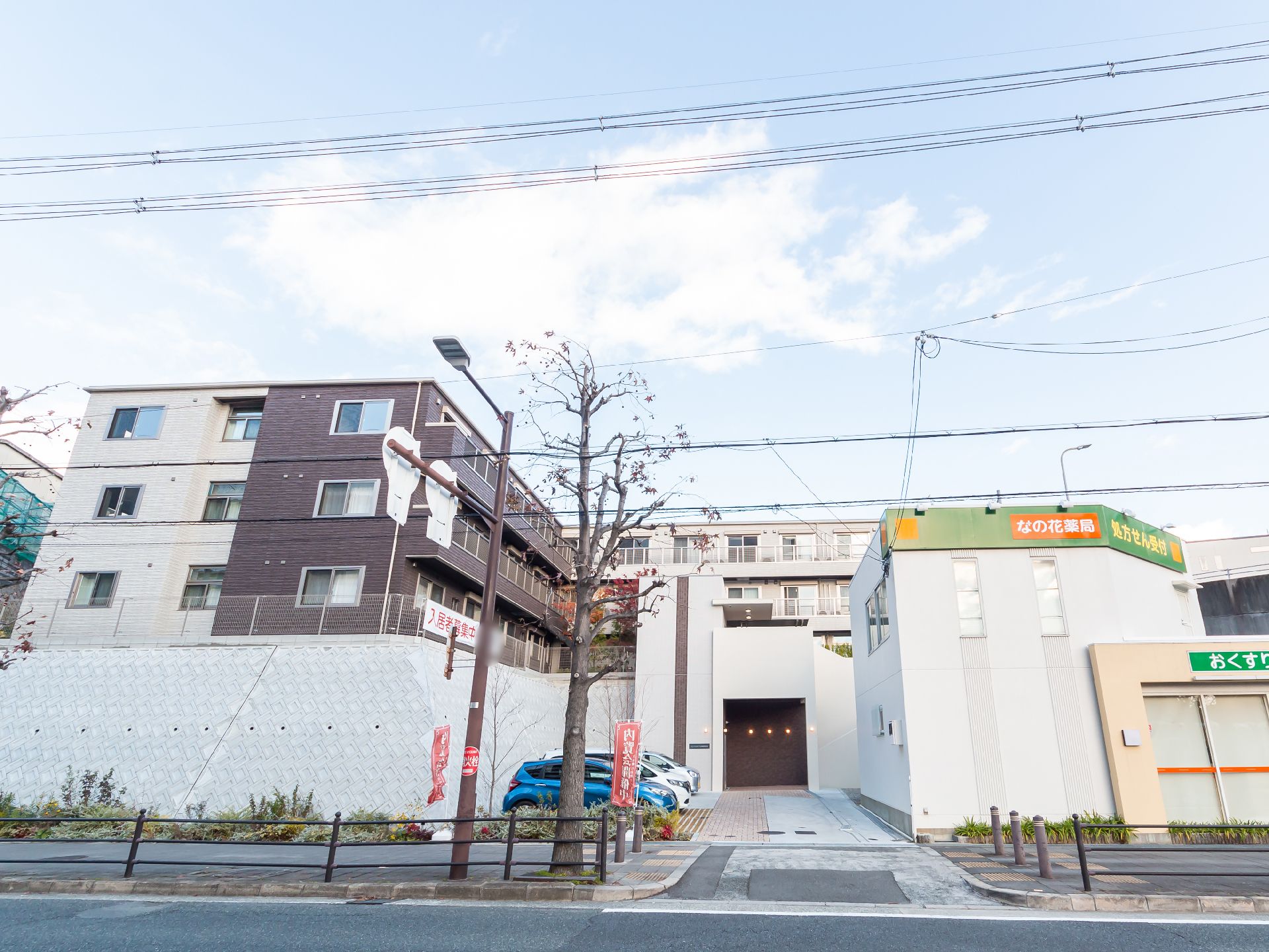 駐車場も設置してある介護施設の外観