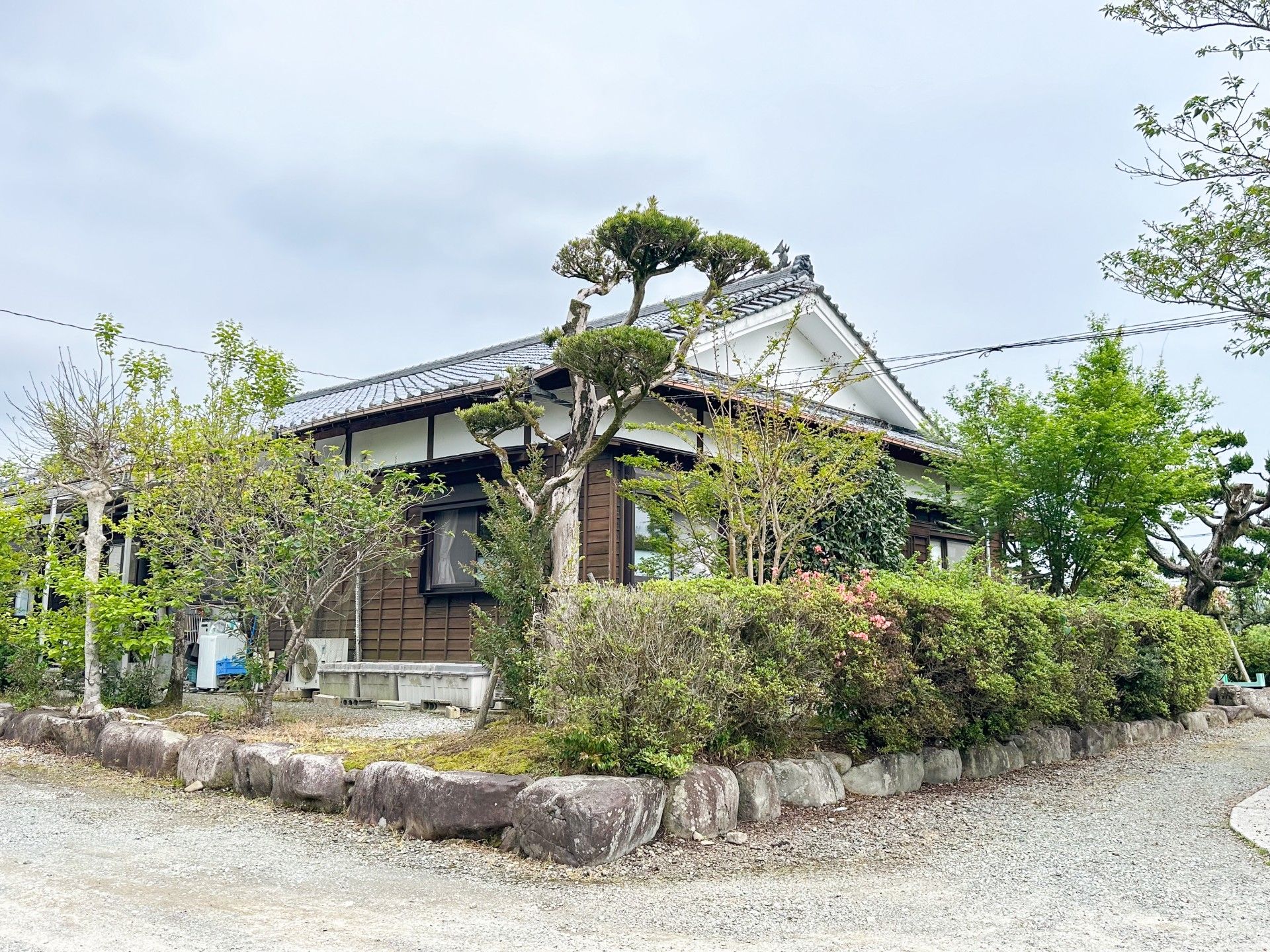 和風の建物と庭園