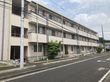 三階建ての建物外観