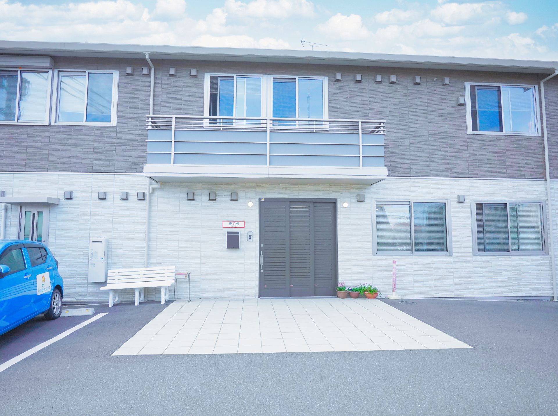 2階建ての住宅型有料老人ホームの外観