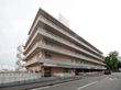 マンション風の5階建ての施設