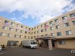マンションのような形をしている介護施設の外観