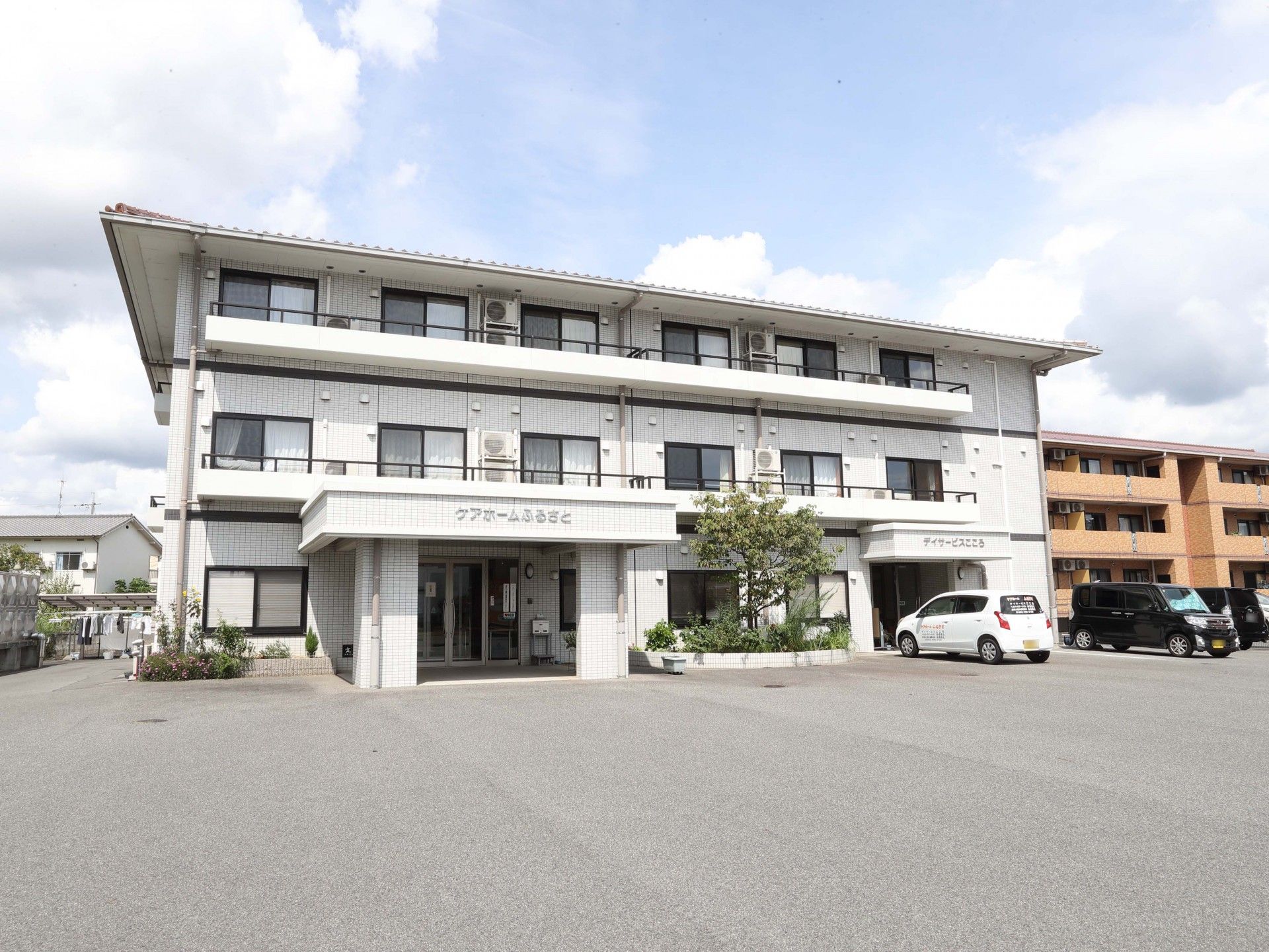 3階建ての外観